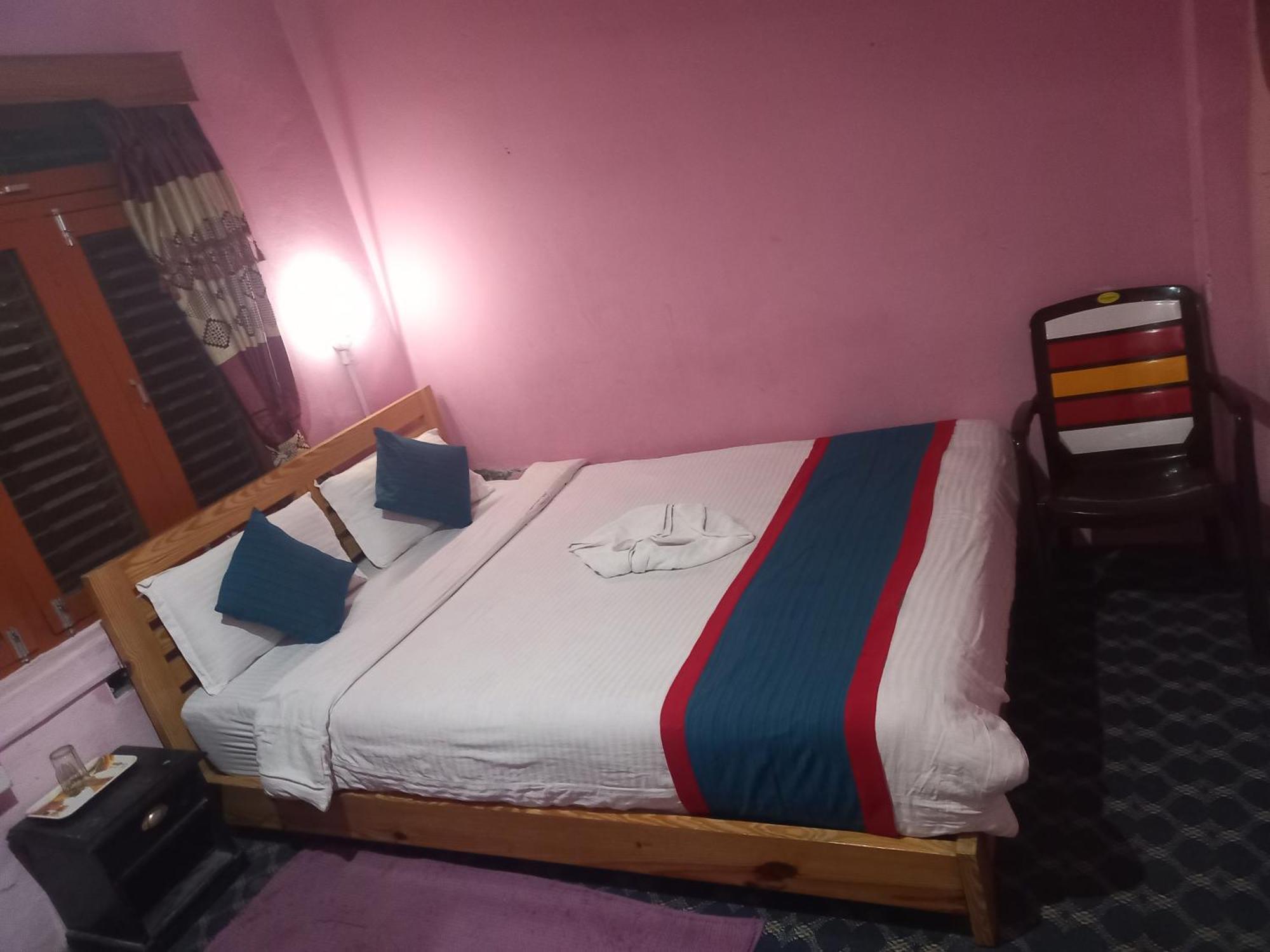 Galaxy Inn Guest House Покхара Экстерьер фото