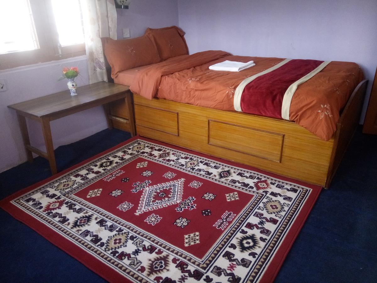 Galaxy Inn Guest House Покхара Экстерьер фото