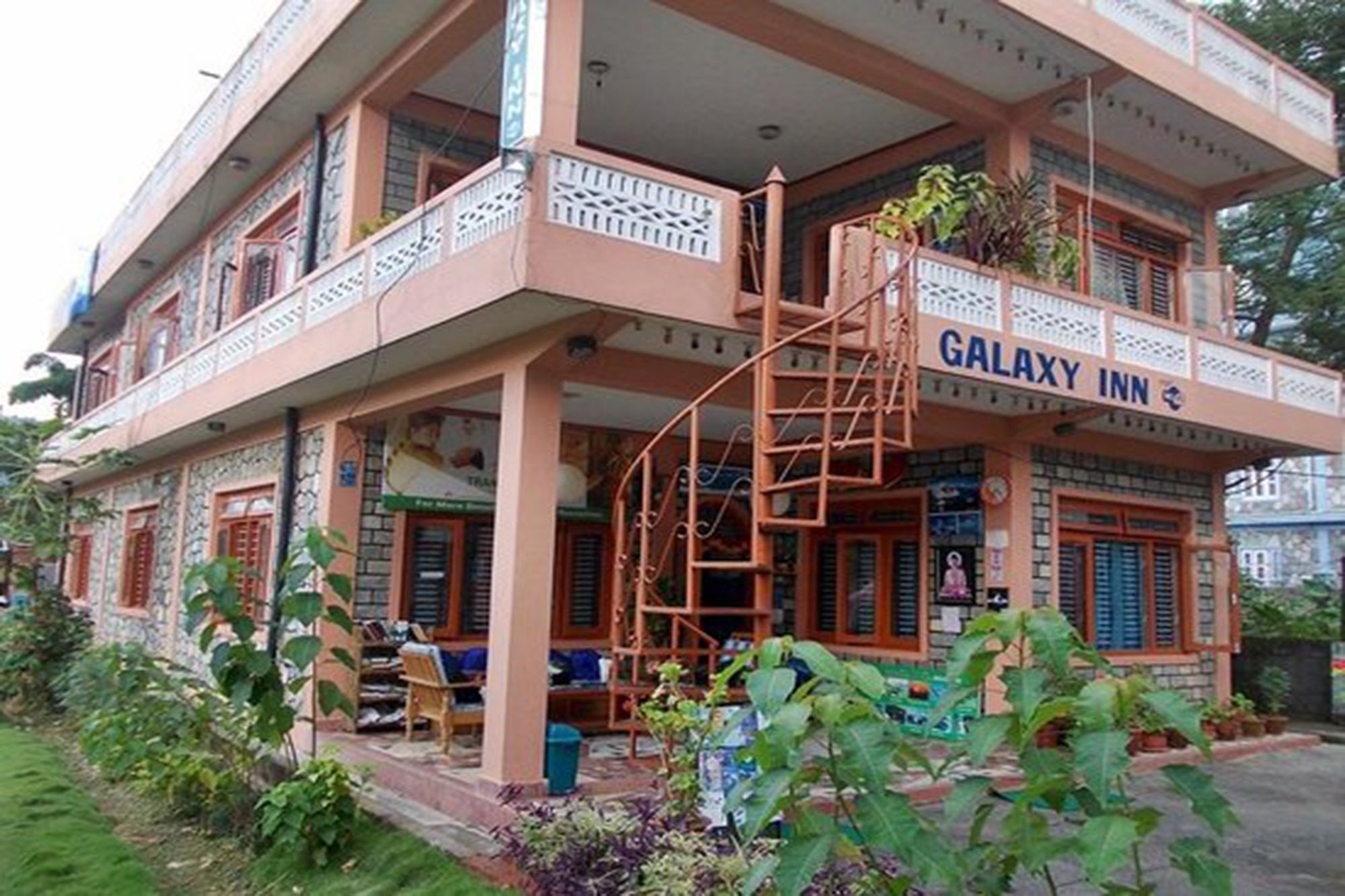Galaxy Inn Guest House Покхара Экстерьер фото